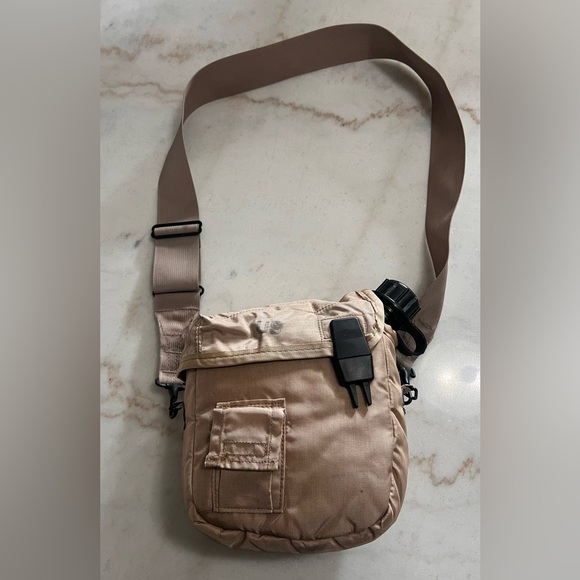 US Military Canteen  2 Qt  1994 with wool lined carrying pouch and adj strap - Picture 1 of 10